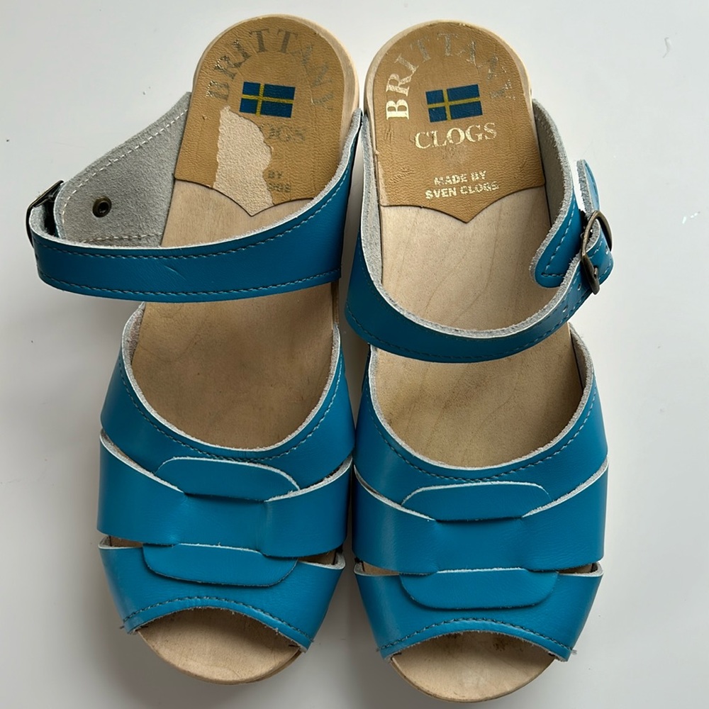 Brittany Clogs by Sven Clogs in Turquoise size 38 in EUC